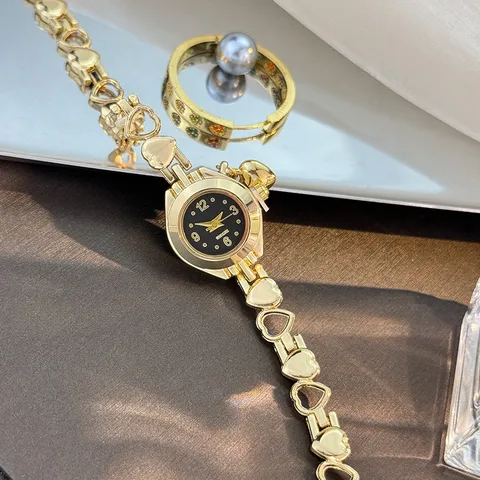 Fashion Women Hollow Heart Chain Quartz Bracelet Watch Delicate Round Dial Dangling Charm Analog Wristwatch For Girls Elegant Jewelry Clock Gift