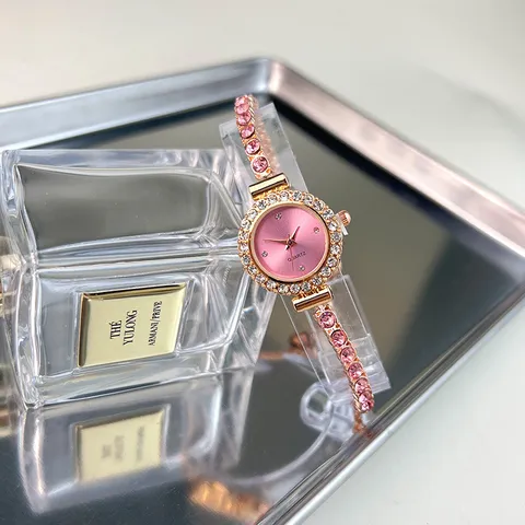 Elegant Women Quartz Bracelet Watch Vintage Rhinestone Inlaid Alloy Hand Chain Wristwatch Adjustable Fashion Jewelry Watch Gift