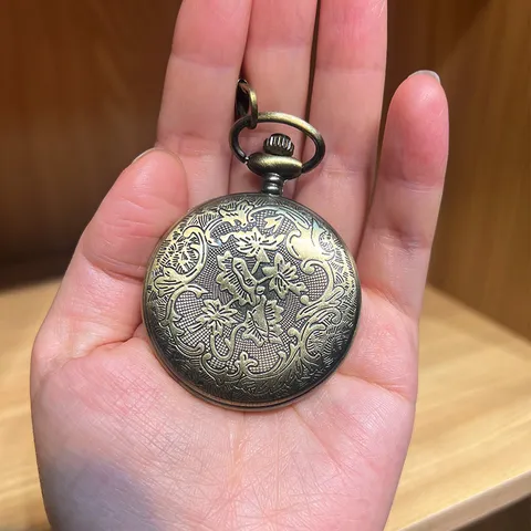Antik Zinklegierung Hohl Geschnitztes Blumenmuster Taschenuhr Vintage Flip Cover Quarz Halskette Kette Uhr Für Unisex Geschenk