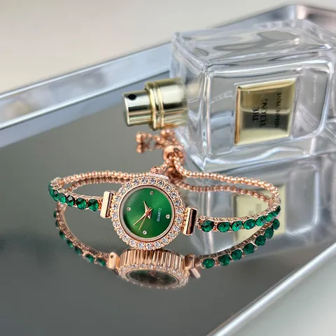 Elegant Women Quartz Bracelet Watch Vintage Rhinestone Inlaid Alloy Hand Chain Wristwatch Adjustable Fashion Jewelry Watch Gift