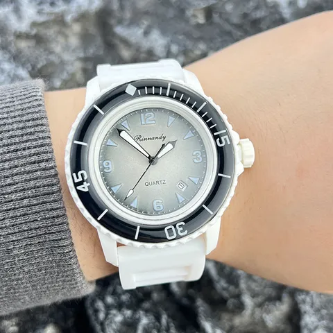 Mode Paar Quarzuhr Silikonarmband Legierung Gehäuse Leuchtend Kalender Taucherstil Sportuhr Für Herren Damen Universal
