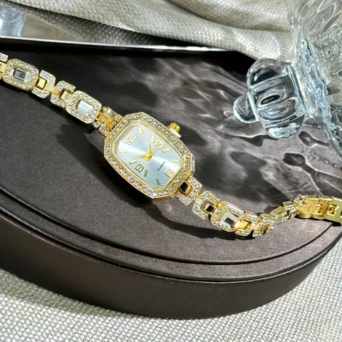 Elegant Women Quartz Bracelet Watch Luxury Alloy Rhinestone Inlaid Oval Case Colored Gemstones Analog Fashion Jewelry Wristwatch