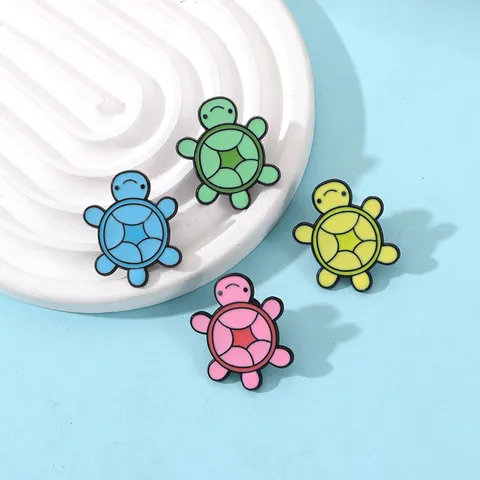 Süße Cartoon Schildkröte Brosche Leuchtende Emaille Meeresschildkröte Pin Legierung Abzeichen Für Rucksack Dekoration Zubehör