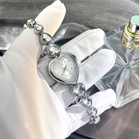 Montre-bracelet à la Mode en Forme de Cœur pour Femme avec Strass Incrusté Montre à Quartz Bijou Élégante en Alliage Métal Or Argent Or Rose