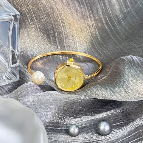 Französische Romantik Armreifenuhr Für Damen Elegante Künstliche Perle Strass Herz Zifferblatt Quarz Armbanduhr Mode Schmuck