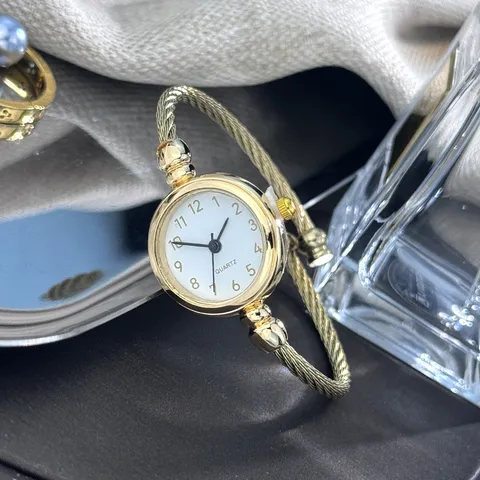 Damen Minimalistisch Vintage Armreif Uhr Gedrehtes Kabel Offene Manschette Armbanduhr Damen Quarzuhr Schmuck Geschenk