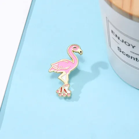 Cartoon Pink Flamingo Animal Brooch Alloy Enamel Roller Skates Pin Cute Brooch For Kids Children Backpack Decoration Gift