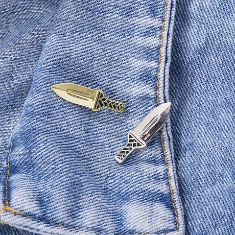 Vintage Alloy Dagger Brooch Drip Oil Dagger Shape Pins For Clothing Decoration Anti-Exposure Badge For Men Women Gift