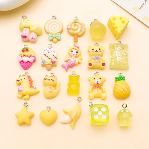 Charmants Pendentifs en Résine Animaux de Dessin Animé Fruits Nourriture Miniature Avec Boucles Ensemble Mixte Jaune pour la Fabrication de Bijoux DIY Artisanat Boucle d'Oreille Accessoires Porte-Clés