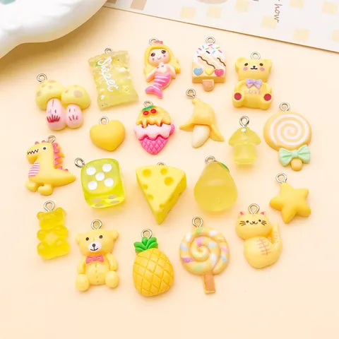 Charmants Pendentifs en Résine Animaux de Dessin Animé Fruits Nourriture Miniature Avec Boucles Ensemble Mixte Jaune pour la Fabrication de Bijoux DIY Artisanat Boucle d'Oreille Accessoires Porte-Clés