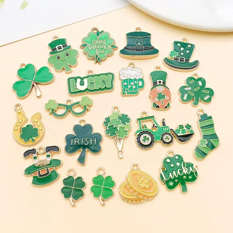Ciondoli Vintage in Lega di Zinco Smaltati a Forma di Trifoglio Cilindro Bicchiere da Vino per San Patrizio Verde Oro Accessori per Gioielli Fai da Te Ingrosso