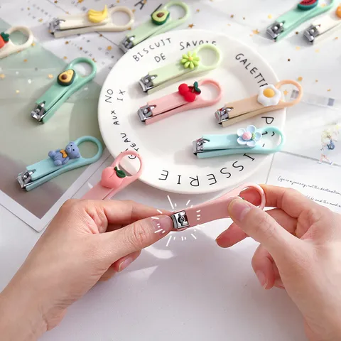 Süßer Cartoon Tragbarer Nagelknipser Edelstahl Klappbarer Maniküre Werkzeug Kreatives Frucht Tier Design Nagelneider Für Zuhause Reise