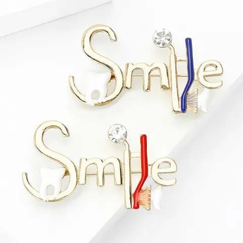 Creative Smile Letter Teeth Brooch Alloy Rhinestone Drip Oil Pin Jewelry For Dentist Nurse Doctor Suit Accessory