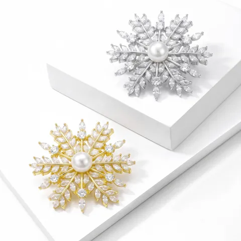 Elegante Spilla a Fiocco di Neve in Zirconia per Donna Gioielli con Spilla in Perla Artificiale con Micro Intarsio di Alta Qualità per Accessori per Feste in Abiti