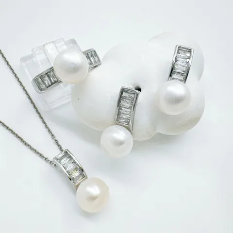 Mode DIY Schmuck Zubehör Vergoldet Kupfer Strass Anhänger Halskette Zubehör Leere Ring Schale Ohrring Basen Für Damen Ins Stil Perle Schmuckherstellung