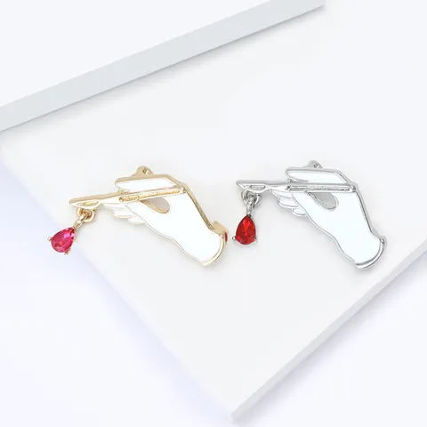 Creative Alloy Enamel Scalpel Brooch Medical Series Rhinestone Water Drop Pendant Jewelry Pin For Doctors Nurses Clothing Accessories