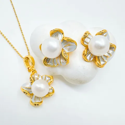 Gold-Plated Copper Flower Rhinestone Freshwater Pearl Pendant Necklace Niche Design Floral Stud Earrings For Women DIY Jewelry Accessories