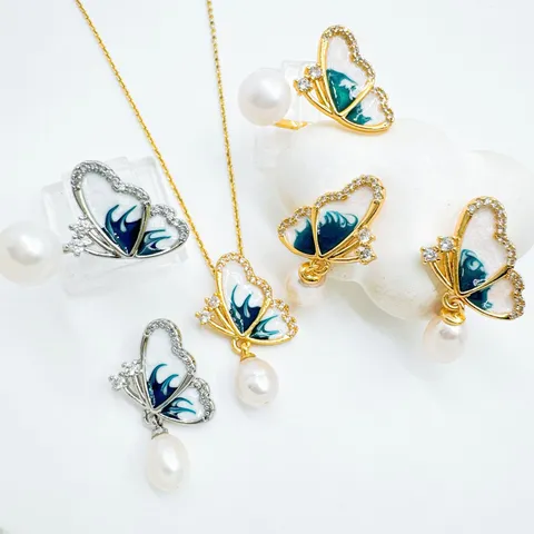 Luxury Brass Enamel Butterfly Freshwater Pearl Pendant Necklace Open Ring Stud Earrings Set For Women Elegant Rhinestone Inlaid Western Style Jewelry Gift
