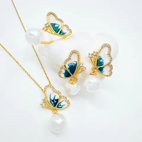 Luxury Brass Enamel Butterfly Freshwater Pearl Pendant Necklace Open Ring Stud Earrings Set For Women Elegant Rhinestone Inlaid Western Style Jewelry Gift