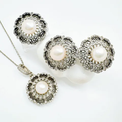 Vintage Hohl Spitze Floral DIY Schmuck Zubehör Vergoldetes Kupfer Leere Schale Anhänger Ring Ohrring Einstellung Mit Naturperle Strass