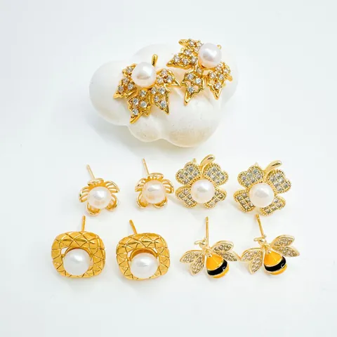 Luxury Copper Real Gold Plated Bee Leaf Flower Stud Earrings For Women With Freshwater Pearl Rhinestone Fashion Jewelry Accessories