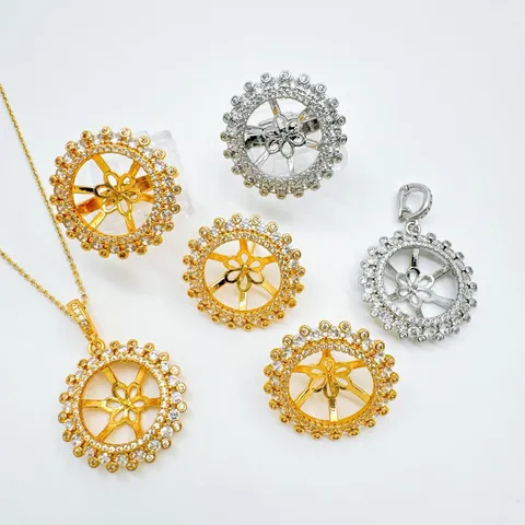 Retro Vergoldetes Kupfer Strass Schmuckzubehör Hohle Blume Anhänger Nur Ohrstecker Ring Leerer Sockel Künstliche Perle Zubehör