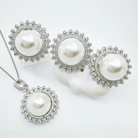 Retro Vergoldetes Kupfer Strass Schmuckzubehör Hohle Blume Anhänger Nur Ohrstecker Ring Leerer Sockel Künstliche Perle Zubehör
