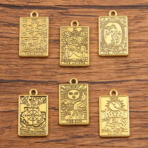 Pendentifs de Cartes de Tarot Vintage en Alliage de Zinc Charms Rétro à Motif en Relief Pour la Fabrication de Bijoux DIY Colliers Bracelets Accessoires Soleil Lune Étoile