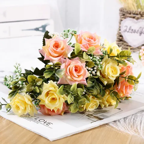Bouquet di Fiori di Rosa in Seta Artificiale Composizione di Rose in Seta per Decorazione Domestica Festa di Matrimonio Oggetti di Scena per Fotografia
