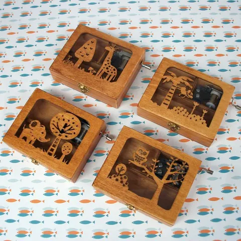 Wooden Hand Crank Music Box Forest Animal Carved Musical Box Vintage Mechanical Music Box Home Decor Birthday Gift