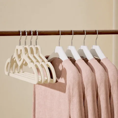 Kids Adults Flocked Velvet Hangers Non Slip Heart Shaped Clothes Hanger Space Saving Clothing Rack Closet Organizer