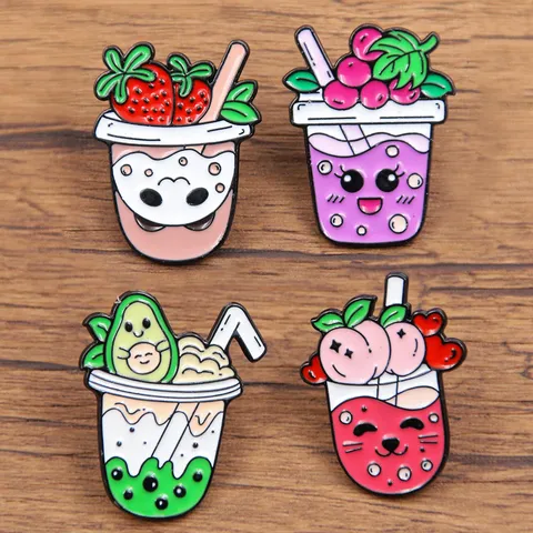 Lindo Broche de Esmalte Taza de Té de Leche con Frutas Estilo Japonés Aleación Dibujos Animados Fresa Uva Durazno Aguacate Joya