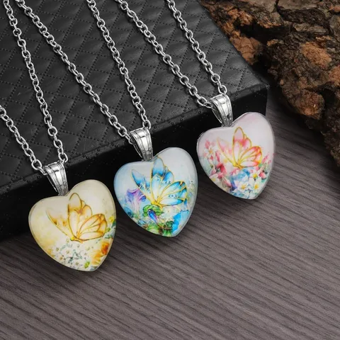Vintage Hartvormige Glazen Hanger Halsketting Voor Vrouwen Zoete Vlinder Bloemen Tijdsteen Legering Sleutelbeen Ketting Sieraden