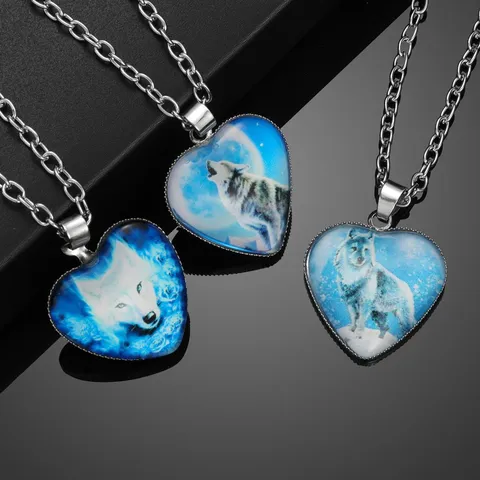 Wolf Totem Heart Shaped Crystal Pendant Necklace Alloy Cross Chain Wolf Head Glass Jewelry For Men Women Fashion Gift