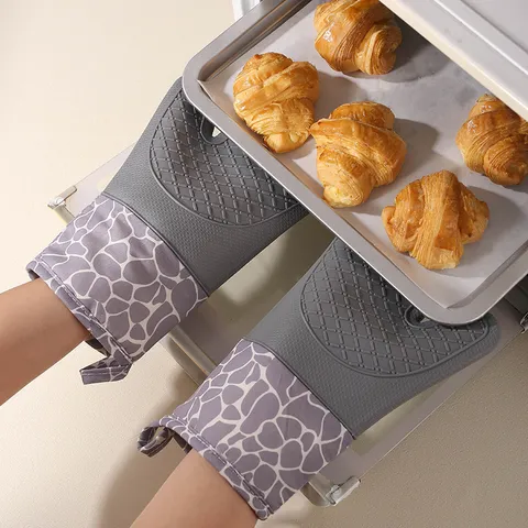 Kitchen Heat Resistant Silicone Gloves Thickened Deer Pattern Non Slip Oven Mitts Baking Microwave Pot Holders