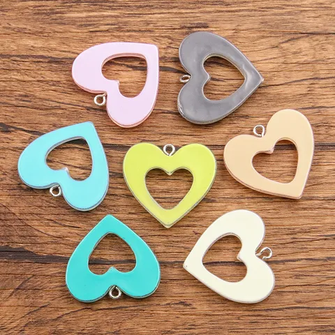 Breloques en Résine Cœur Évidé Couleur Mixte pour la Fabrication de Bijoux Pendentifs DIY pour Sacs Collier Accessoires en Résine en Forme de Cœur Avec Anneau en Métal