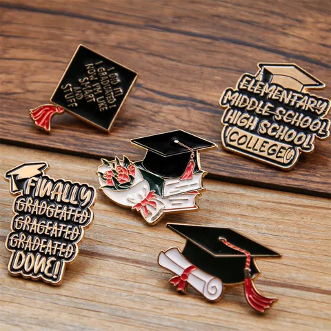 Afstudeerseizoen Student Cadeau Emaille Broche Afstudeerpet Metalen Badge Legering Diploma Bloem Pin Kleding Tas Decoratief