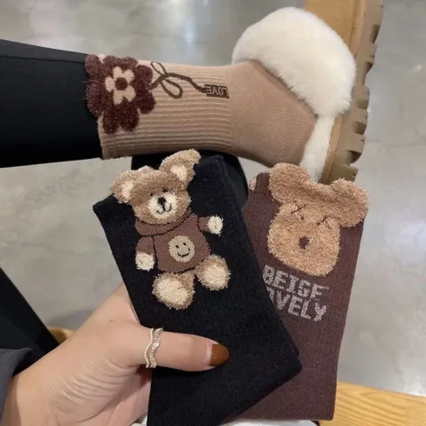 Damen Süße 3D Bär Blumen Wadenlange Socken Baumwolle Federgarn Süße Lässige Socken