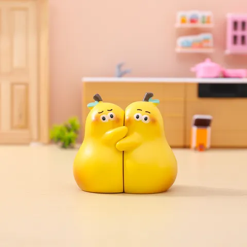 Niedliche Cartoon Birne Umarmung Harz Ornament Kreative Desktop Figur Für Zuhause Büro Auto Dekor Tier Statue Handwerk Geschenk