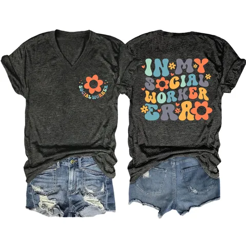 In My Social Worker Era Graphic T-Shirt Dames V-Hals Korte Mouw Casual Katoenmix Bedrukt Ruimvallend Top Tee Kleding
