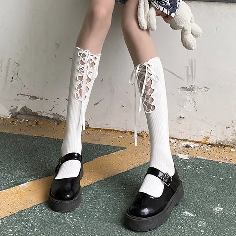 Damen Casual Baumwolle Einfarbig Kreuzgurt Durchbrochen Mid-Tube Socken Atmungsaktiv Sexy Beinformung Mode Socken