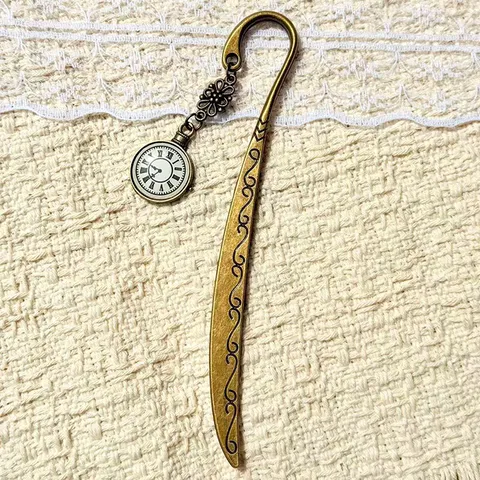 Vintage Zinc Alloy Bookmark Retro Metal Book Marker With Clock Pendant Creative Gift For Reading Office School