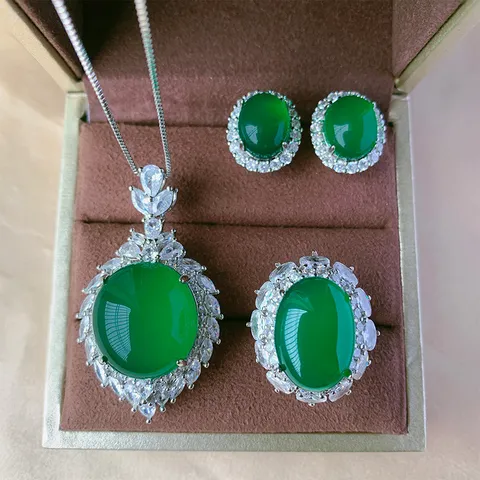 Luxus Kupfer Imitation Grüner Chalzedon Schmuckset Mit Strass Halo Oval Anhänger Halskette Ring Ohrstecker Für Damen