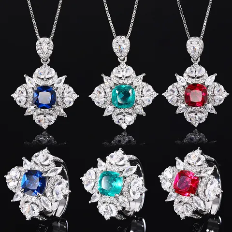 Set di Gioielli da Donna Con Collana Pendente in Rame Placcato Oro Vintage E Anello Cluster Con Strass Geometrici