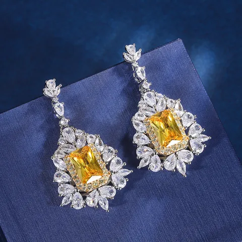 Luxuriöses Vergoldetes Kupfer Simuliertes Gelber Diamant Strass Schmuckset Für Damen Eingelegter Geometrischer Anhänger Halskette Ohrhänger