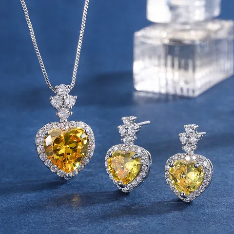 Luxuriöse Herzförmige Gelbe Strass Schmuckkollektion Vergoldetes Kupfer Herz Anhänger Halskette Herz Ohrstecker Schmuckset Für Damen Hochzeit Bankett Geschenk