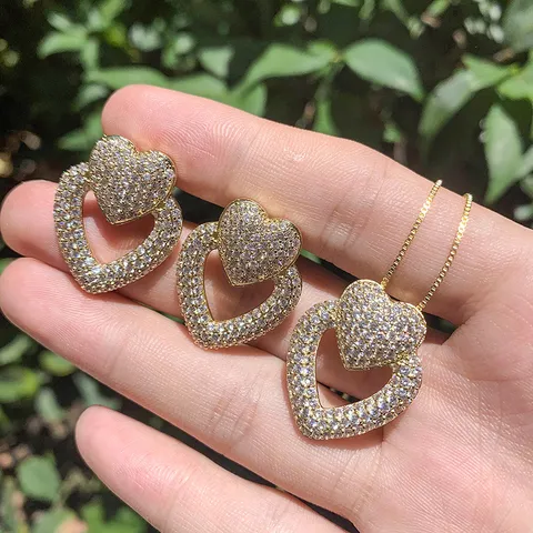 Stile Occidentale Rame Zirconia a Forma di Cuore Orecchini a Bottone Collana con Pendente Intarsiato Strass Gioielli da Donna