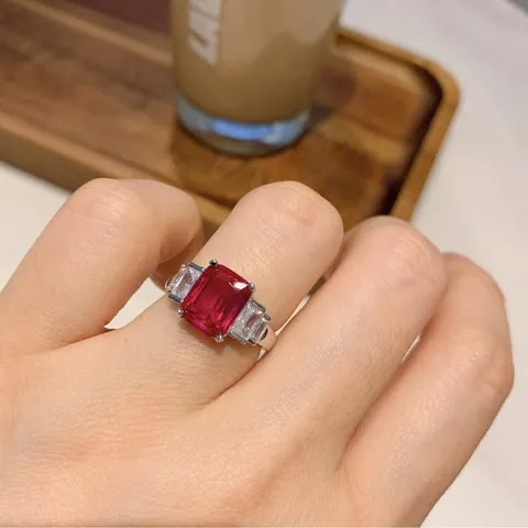 Anello in Lega di Ottone con Gemma d'Imitazione a Taglio Smeraldo Rettangolare Vintage Placcato Oro Anello a Tre Pietre per Donna Gioielli Matrimonio