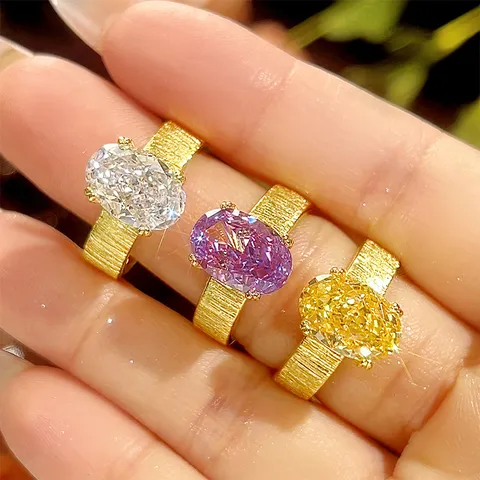 Anello in Rame Placcato Oro Moderno per Donna Texture Oro Spazzolato Zirconia Ovale Intarsiato Anello Taglio Fiore di Ghiaccio Gioielli