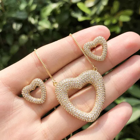 Set di Gioielli in Rame a Cuore in Zirconia Micro Pavé Ciondolo Collana Orecchini Anello per Donna Elegante Set di Gioielli